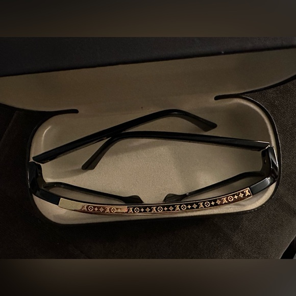 Authentic Louis Vuitton Evidence Aviator Sunglasses - Picture 5 of 5